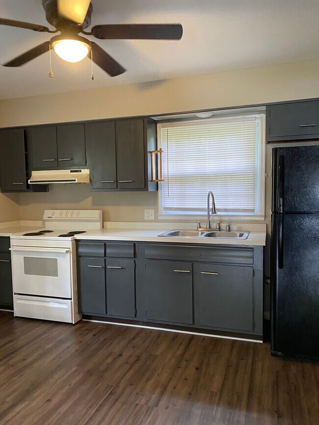 Cocina - 105 Meadowlark Dr