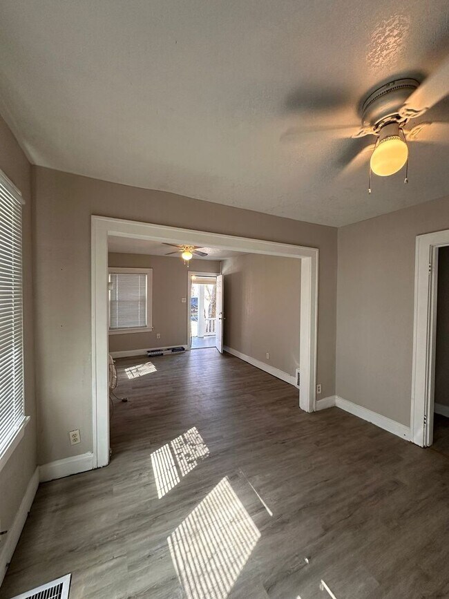 Building Photo - 2 Bedroom 1 Bath