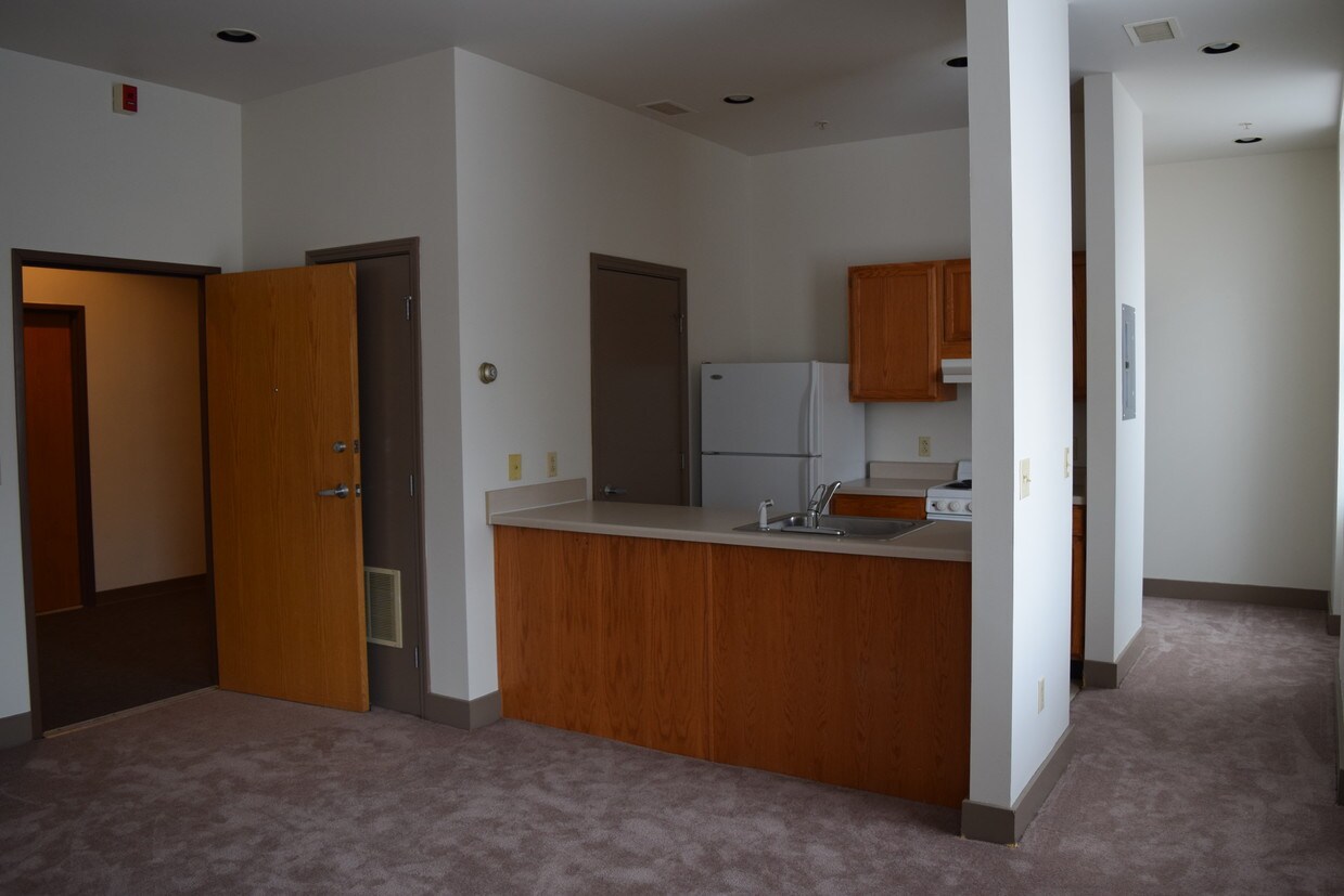 Primary Photo - 222 S Downey Ave