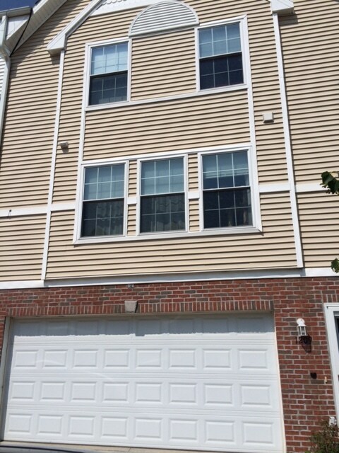 Building Photo - 1209 SE Village View Ln
