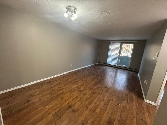 Building Photo - 225-225 Old Carriage Dr