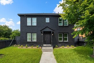 Building Photo - 2724 Southmore Blvd