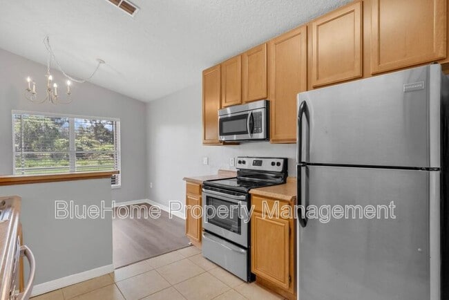 Foto del edificio - 13820 Mirror Lake Dr