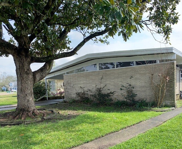 Primary Photo - 3 Brentwood Dr