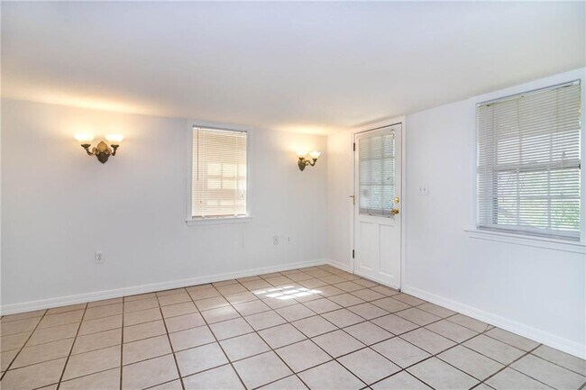 Building Photo - 583 N Assembly Dr