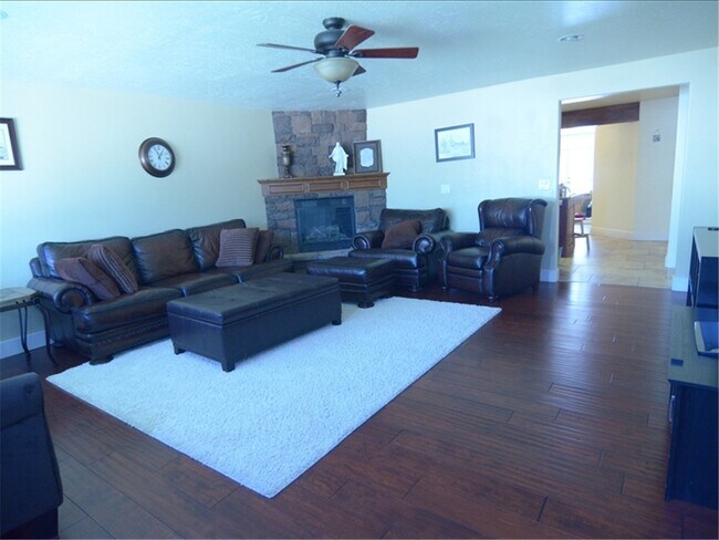 Foto del edificio - MUST SEE! Beautiful 4 Bedroom/3 Bathroom Home--Near BYU and Peaks Ice Arena