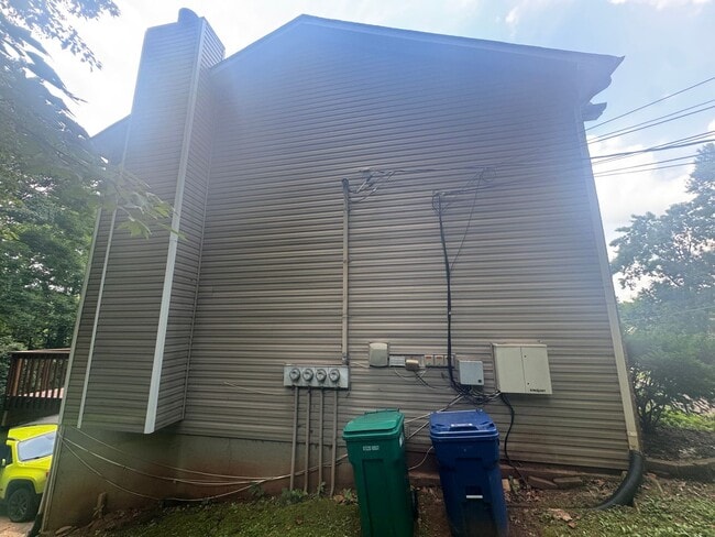 Building Photo - 625 Shadywood Ln
