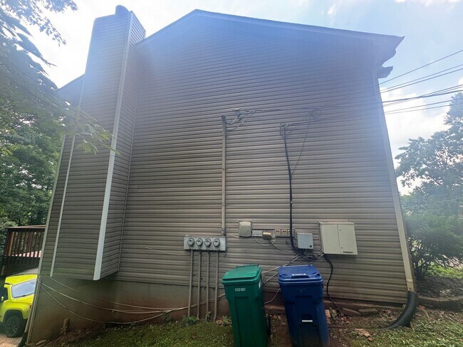 Foto del edificio - 625 Shadywood Ln