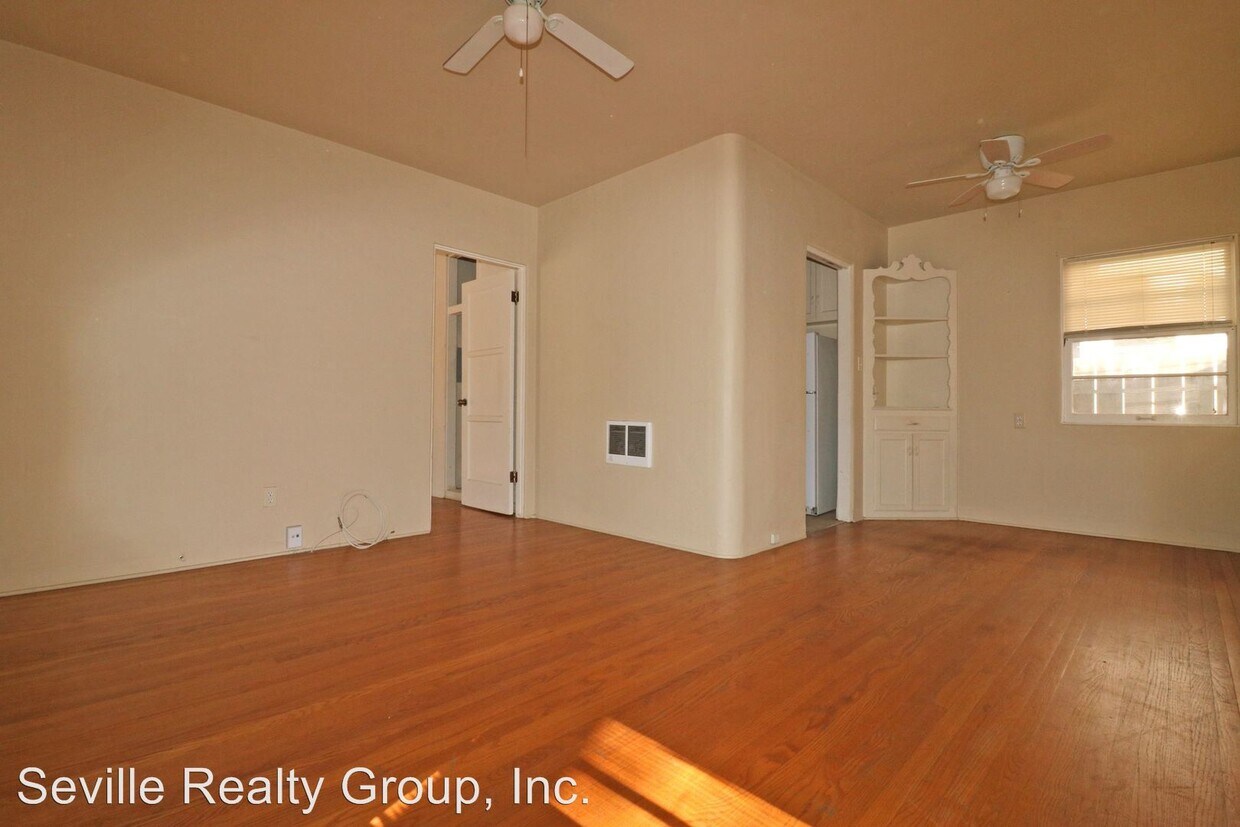 Foto principal - 4380-4390 Illinois St