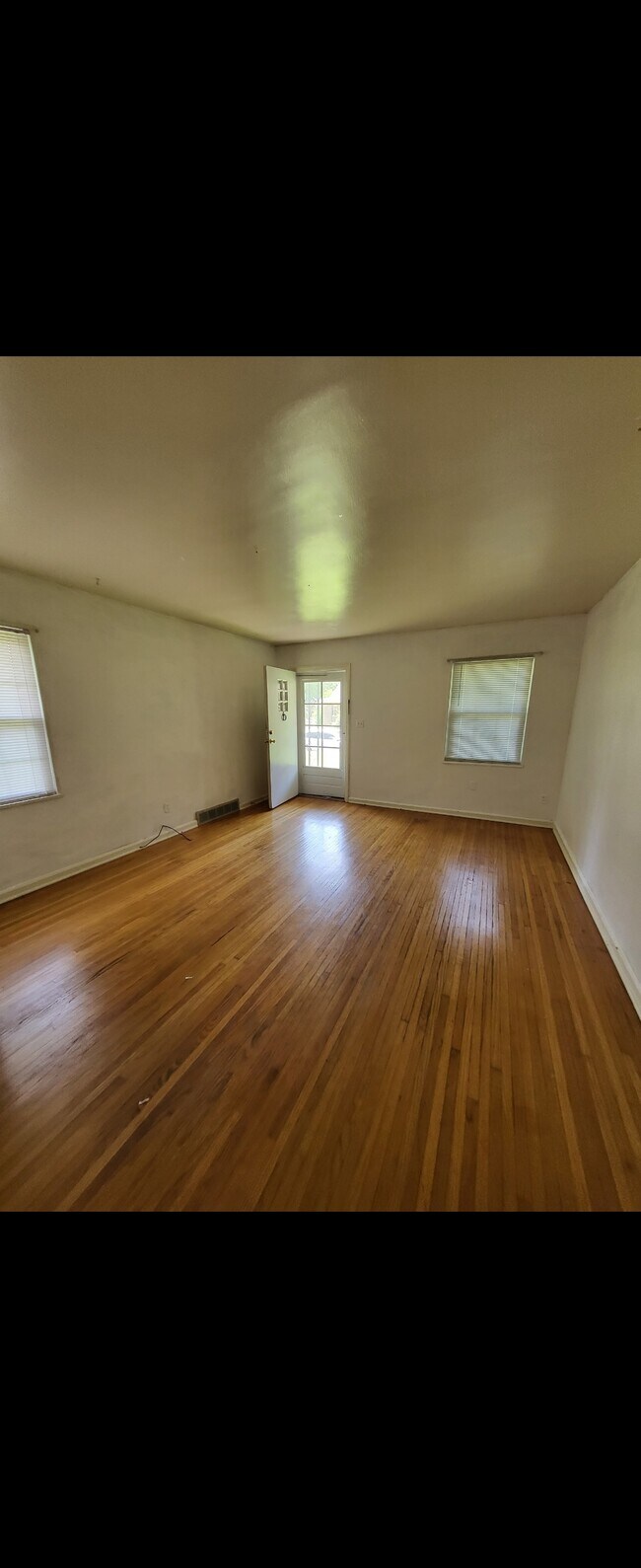 Building Photo - 736 S Norman Ave