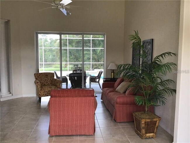 Foto del edificio - 1292 Hillsborough Blvd