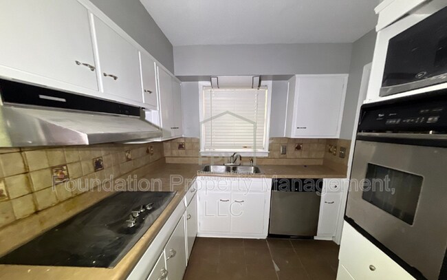 Building Photo - 2064 Wellons Ave