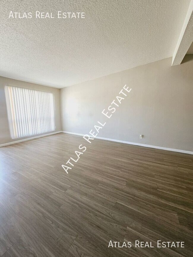 Foto del edificio - 7015 E Wilshire Dr