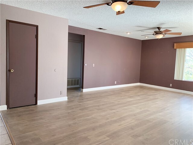 Building Photo - 901 Golden Springs Dr