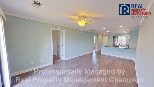 Building Photo - Beautiful Upper-Level Condo with Convenient Mid-Town Location
