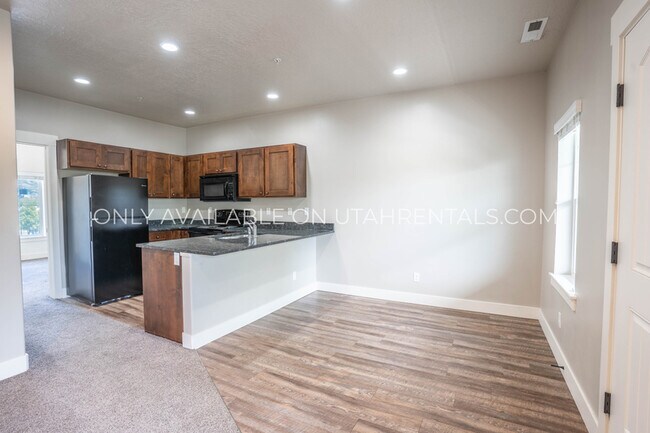 Foto del edificio - 1955 N 550 W