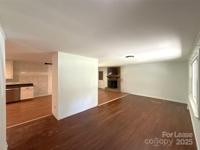 Building Photo - 7045 Ridge Ln Rd