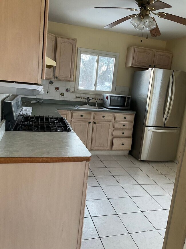 Building Photo - 1548 Islip Ave