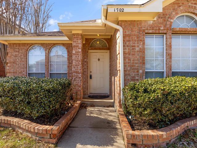 Building Photo - 1702 Shady Creek Dr