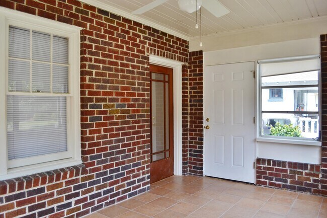Foto del edificio - 2559 Dellwood Ave