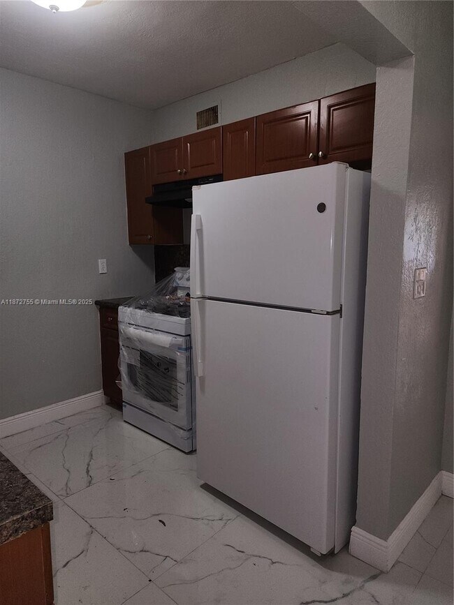 Foto del edificio - 731 NE 141st St
