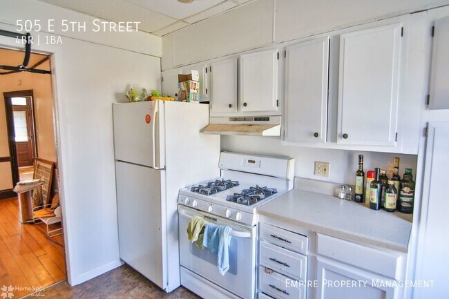 Building Photo - 4 Bedroom / 1 Bathroom Home in Bethlehem!