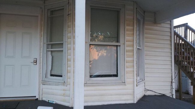 Building Photo - 414 E Walnut St #2