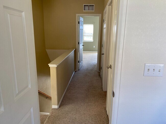Foto del edificio - Large 2 Bedroom 2 Bath Townhome in Sterlin...
