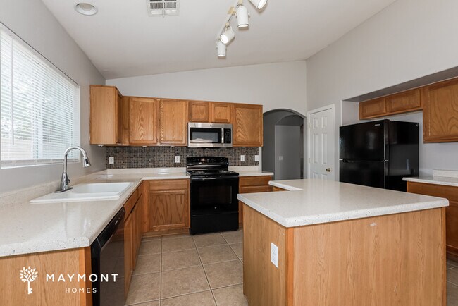 Foto del edificio - 1752 W Harding Ave