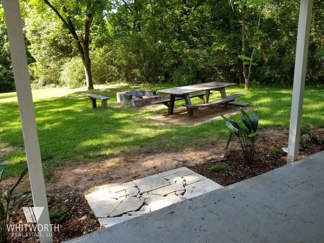 Foto del edificio - 3100 Shannon Dr