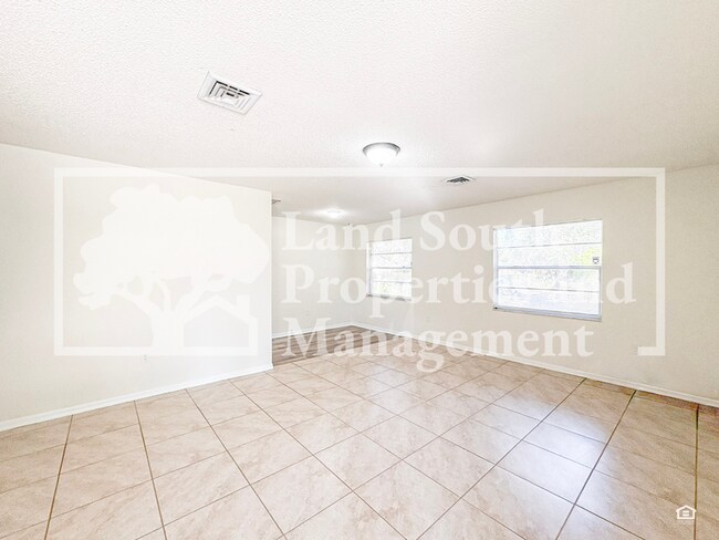 Foto del edificio - 730 Bebo Ln