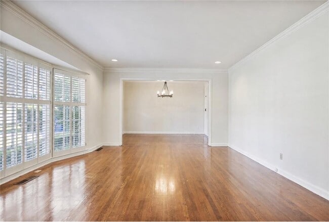 Foto del edificio - 2509 Sharondale Dr NE