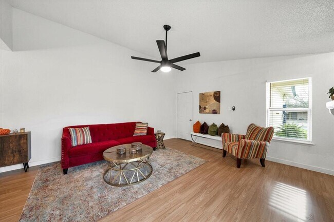 Foto del edificio - 7202 Carver Ave