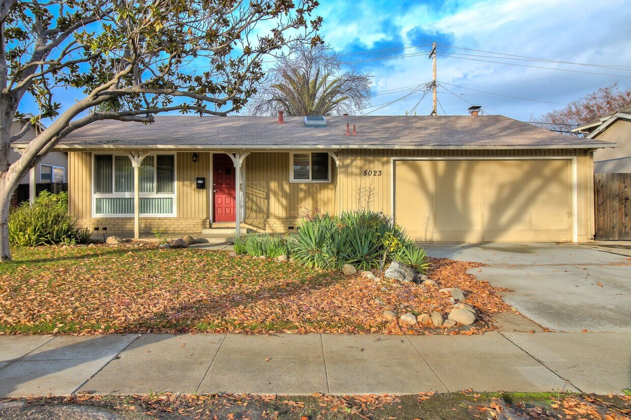 Primary Photo - 5023 Country Ln