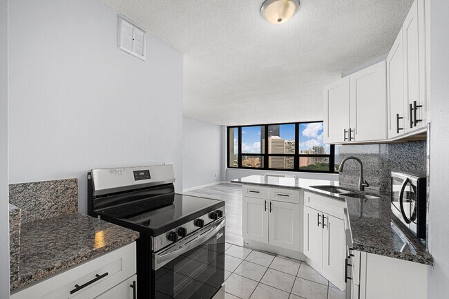 Foto del edificio - 5100 N Marine Dr
