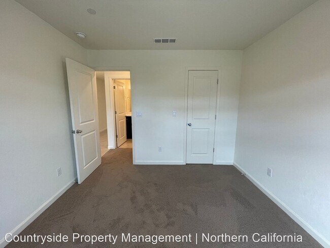 Foto del edificio - 5 br, 3 bath House - 661 Suzanne Drive