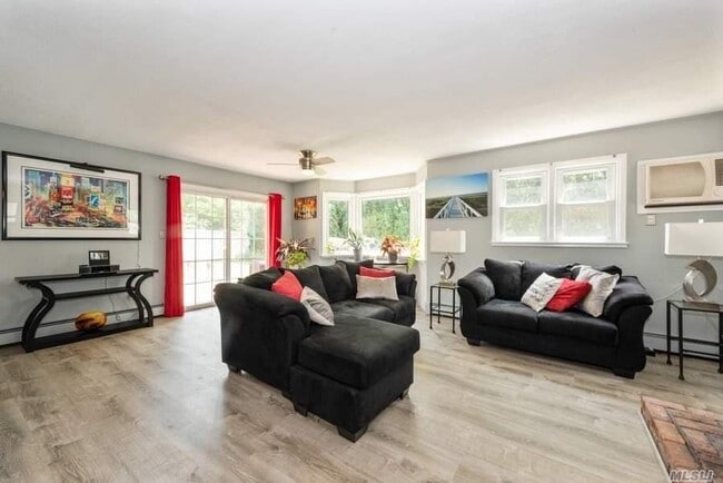 Building Photo - 341 Pin Oak Ln