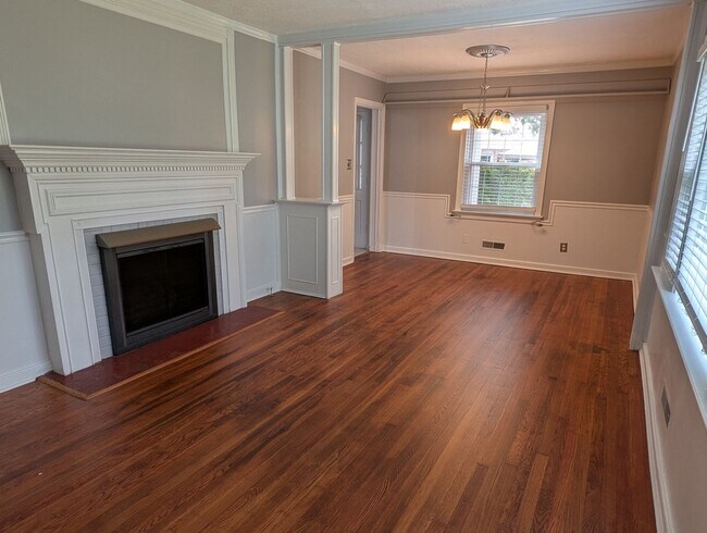 Foto del edificio - 4 Bedroom West End Home - Garage and Fenced Backyard!