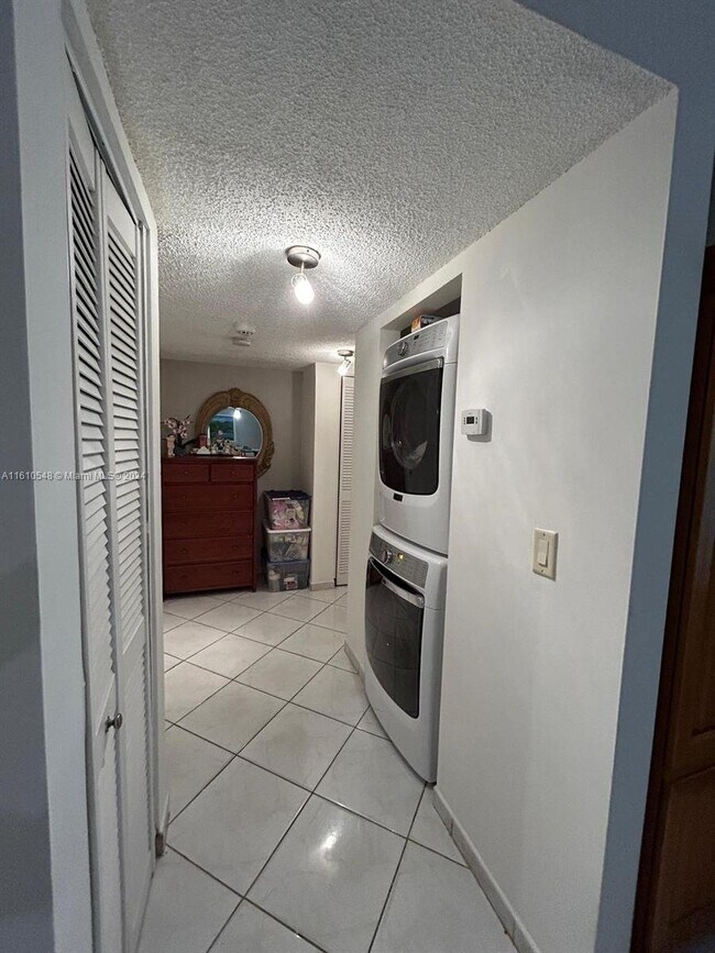 Foto del edificio - 17000 NW 67th Ave