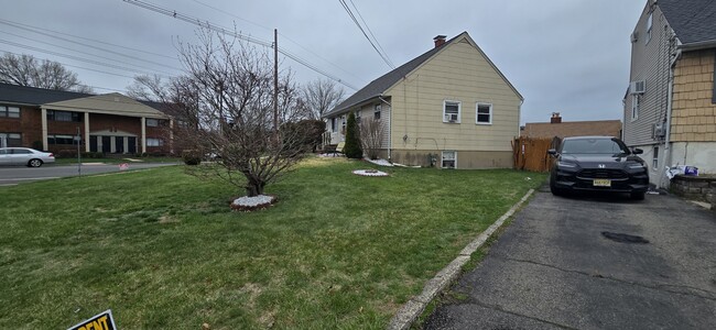 Photo - 35 Universal Ave House