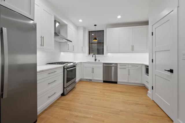 Building Photo - 3 bedroom in Chicago IL 60613