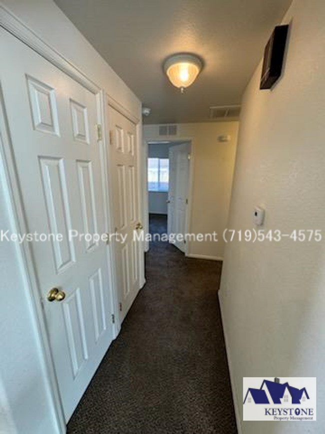 Building Photo - South side Domega Home 3 Bedroom/2 Bath/2 ...