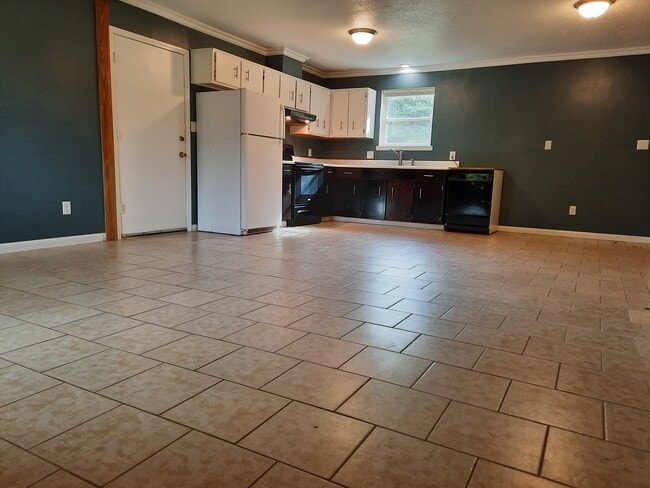 Building Photo - 3034 Stillwell Blvd