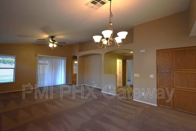 Foto del edificio - 3238 E Elgin St