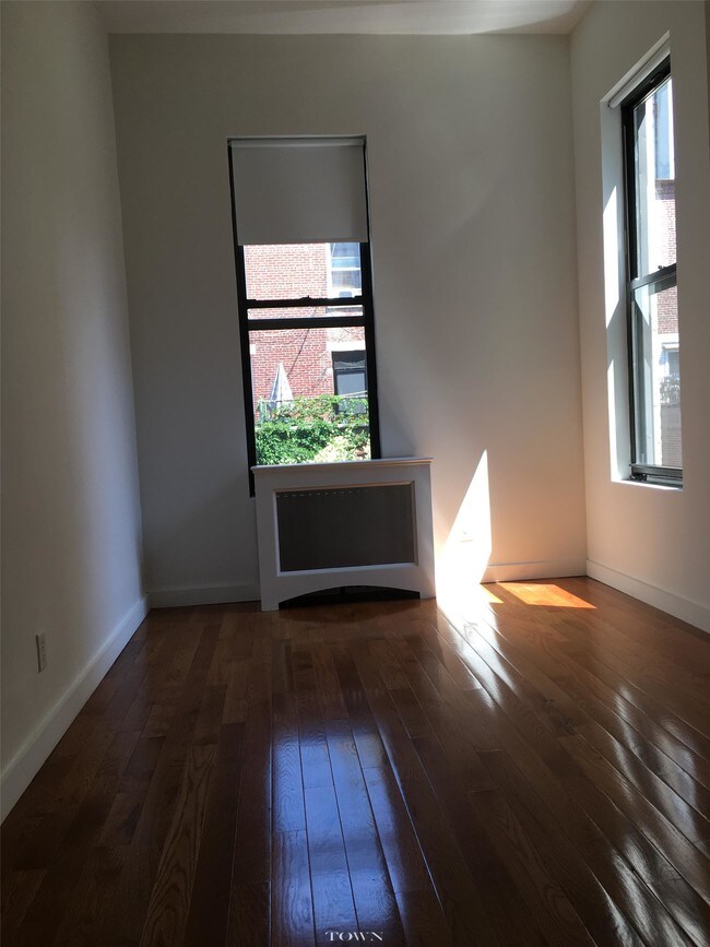 Building Photo - 19 W 89th St
