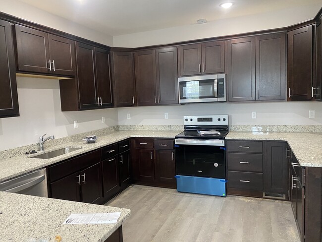 kitchen - 1279 Huber Dr