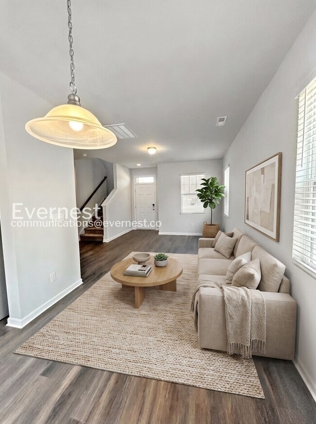 Building Photo - 4 Bed, 2.5 Bath Home with Garage / Pet-Friendly / Vouchers Accepted / Available Now!