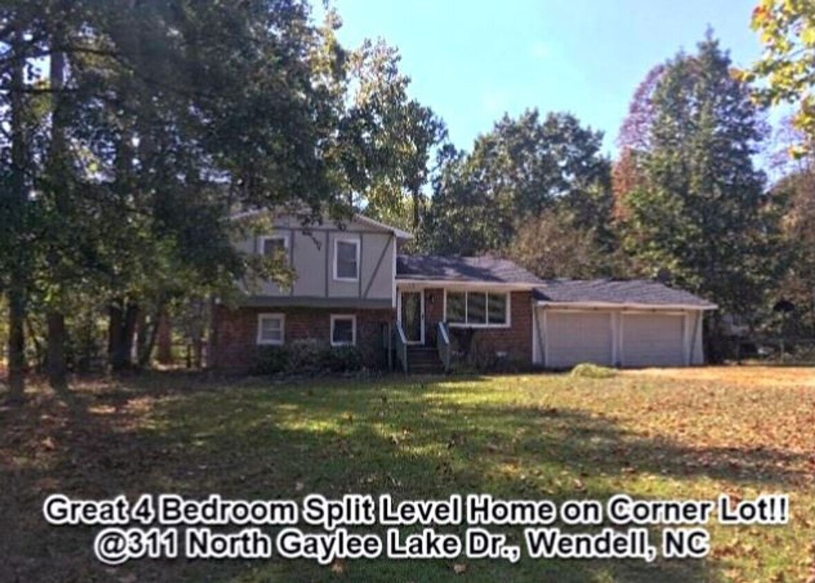 Foto principal - $1795/mo. w/Modern Renovations! 4 BR, 2 BA...