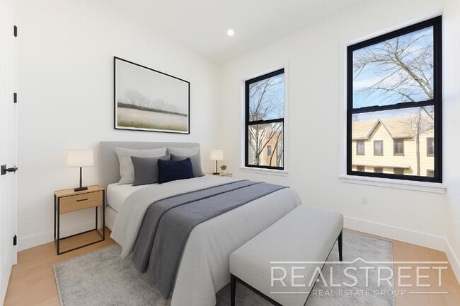 Building Photo - Brand New 4 Bed, 2 Bath with In-Unit Laund...