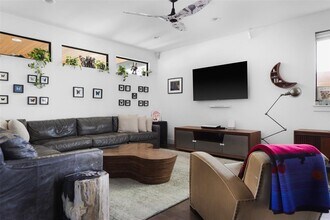 Building Photo - 4420 Mt Vernon Dr